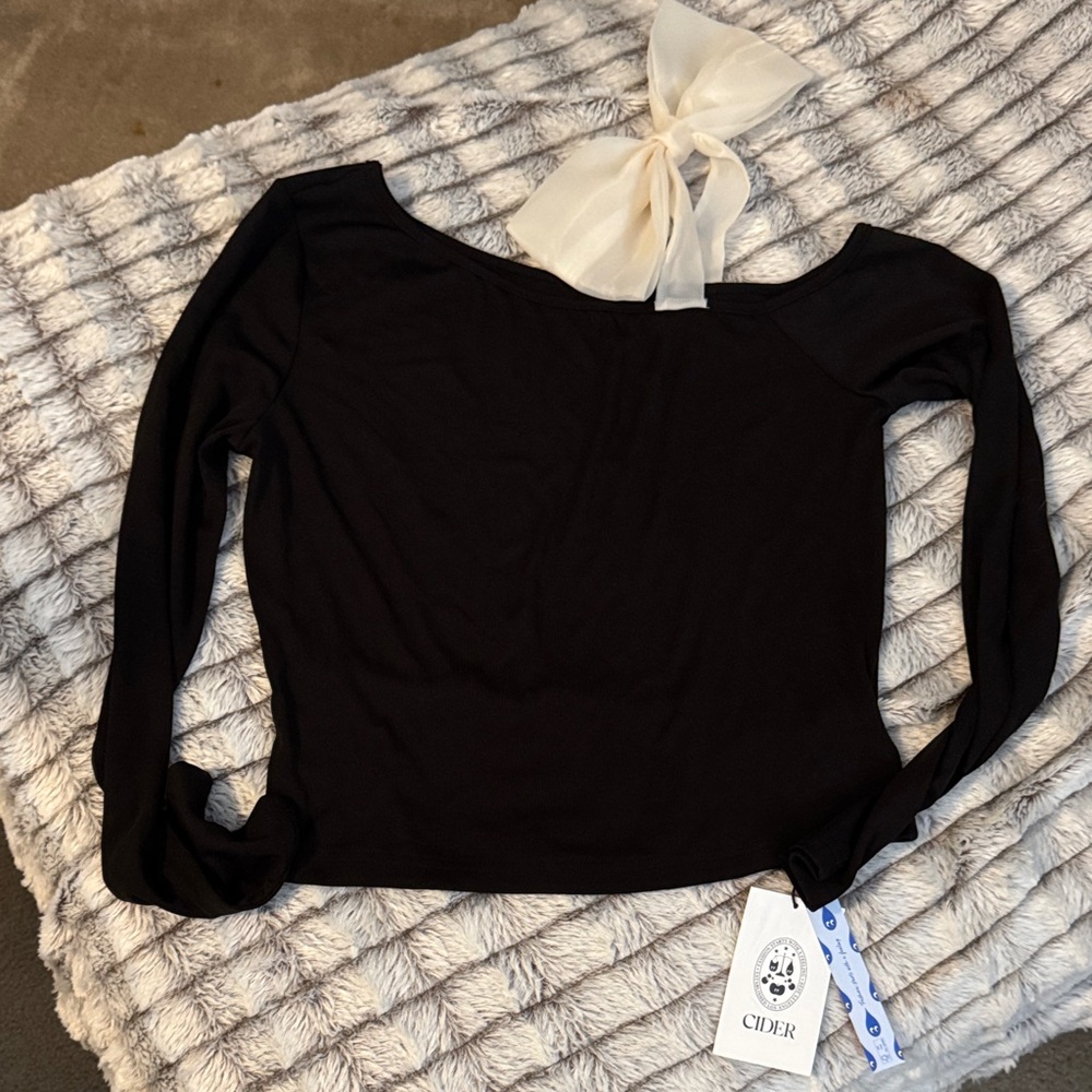 Cider Elegant Black Long Sleeve Top